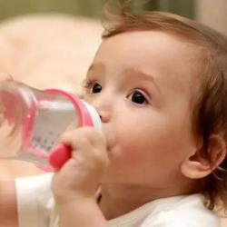宝宝应该喝什么水？水温多少合适？